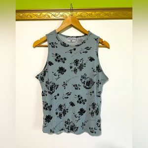 Blue/gray floral sleeveless knit top